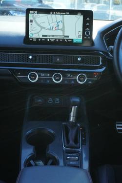 2022 Honda
                Civic VTi LX