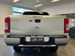 2022 Mitsubishi
Triton GLX-R