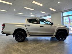 2022 Mitsubishi
Triton GLX-R