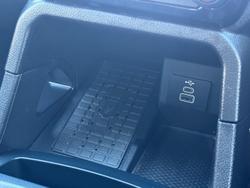 2023 Ford
                Everest Ambiente