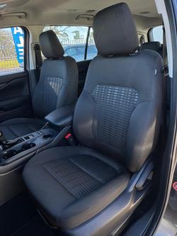 2023 Ford
                Everest Ambiente