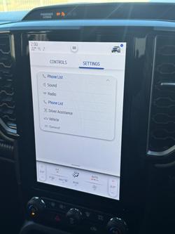 2023 Ford
                Everest Ambiente
