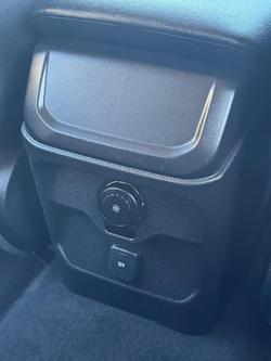 2023 Ford
                Everest Ambiente