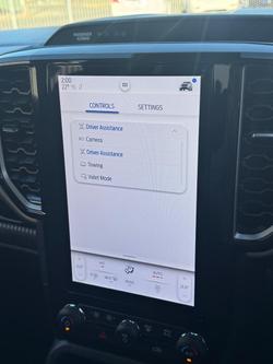 2023 Ford
                Everest Ambiente