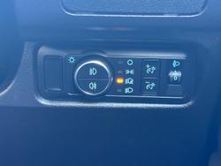 2023 Ford
                Everest Ambiente