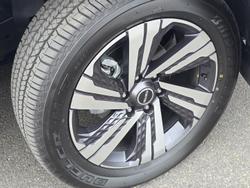 2025 Isuzu
MU-X LS-T
