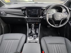 2025 Isuzu
MU-X LS-T