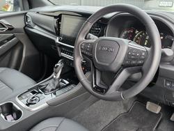 2025 Isuzu
MU-X LS-T