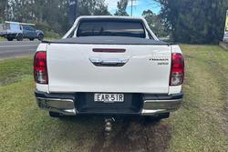 2018 Toyota
Hilux SR5