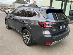 2022 Subaru
Outback AWD Touring
