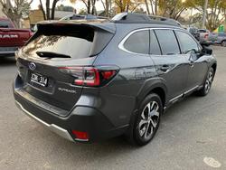 2022 Subaru
Outback AWD Touring