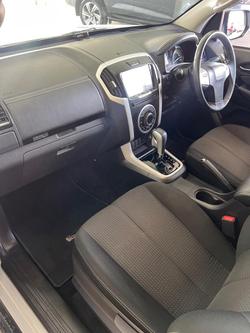2017 Isuzu
                MU-X LS-U