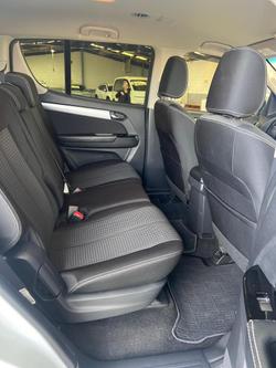 2017 Isuzu
                MU-X LS-U