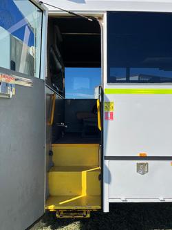 2013 Isuzu Nps 300 White