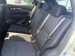 2015 Nissan
                QASHQAI TS