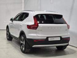 2022 Volvo
XC40 Ultimate B4 Bright