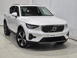 2022 Volvo
XC40 Ultimate B4 Bright
