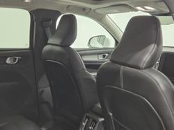 2022 Volvo
XC40 Ultimate B4 Bright