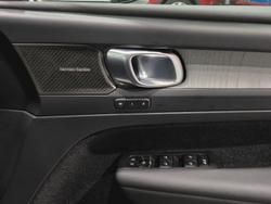 2023 Volvo
XC40 Ultimate B4 Bright