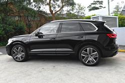 2024 Volkswagen
Touareg 210TDI R-Line