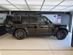 2023 Land Rover
                Defender 130 P400 X-Dynamic SE