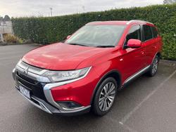 2018 Mitsubishi
Outlander ES