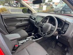 2018 Mitsubishi
Outlander ES