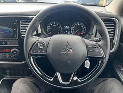 2018 Mitsubishi
Outlander ES