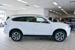 2022 Isuzu
MU-X LS-T