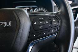 2022 Isuzu
MU-X LS-T