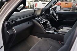 2022 Toyota
Landcruiser LC300 3.3L V6 DSL GX 5 Seats