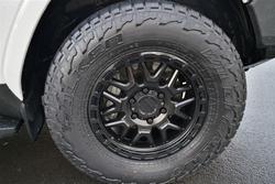 2022 Toyota
Landcruiser LC300 3.3L V6 DSL GX 5 Seats