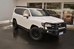 2022 Toyota
Landcruiser LC300 3.3L V6 DSL GX 5 Seats