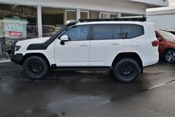 2022 Toyota
Landcruiser LC300 3.3L V6 DSL GX 5 Seats