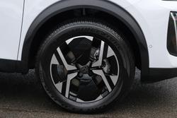 2025 Peugeot 2008 Allure Hybrid P24 MY25 Okenite White