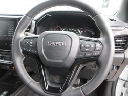 2025 Isuzu D-MAX BLADE