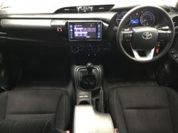 2017 Toyota
Hilux SR