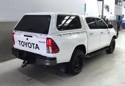 2017 Toyota
Hilux SR