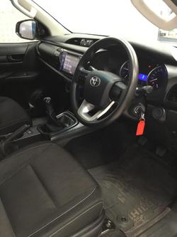 2017 Toyota
Hilux SR