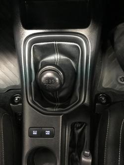 2017 Toyota
Hilux SR