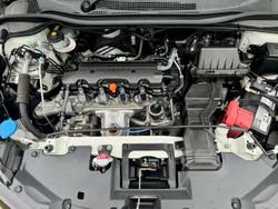 2017 Honda
                HR-V VTi-L