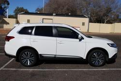 2020 Mitsubishi
Outlander LS