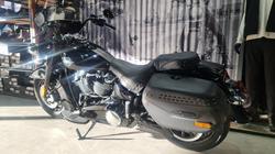2025 Harley-davidson FLHC HERITAGE CLASSIC (117) Vivid Black