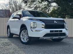 2022 Mitsubishi
                Outlander LS
