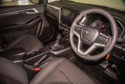2025 Isuzu
D-MAX LS-M