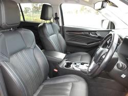 2022 Isuzu
MU-X LS-T