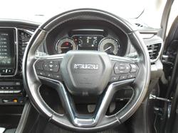 2022 Isuzu
MU-X LS-T
