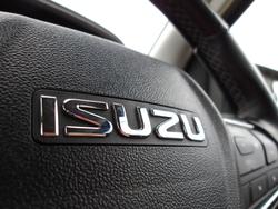 2022 Isuzu
MU-X LS-T