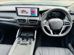 2025 LDV
D90 Executive