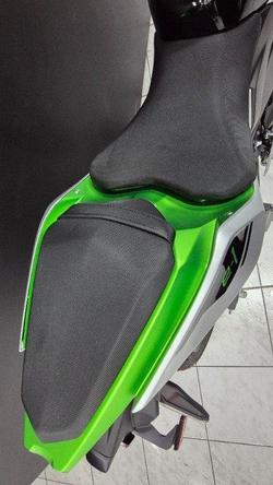 2024 Kawasaki 2024 KAWASAKI Z e-1 ELECTRIC BrightSilver/MatteLime/Ebony